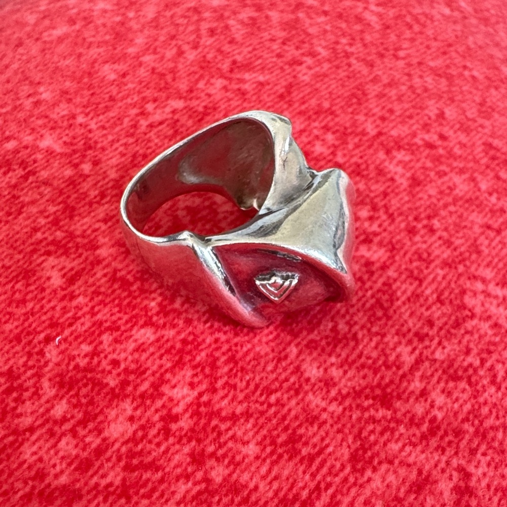 Asymmetrical Bow Silpada Ring - Picture 3 of 3